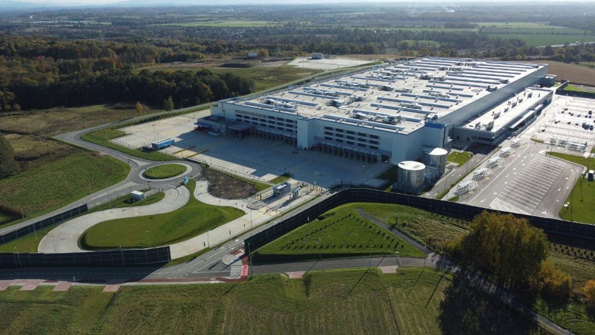 1000 miejsc pracy. Amazon uruchomił w woj. śląskim 11. centrum logistyczne w Polsce