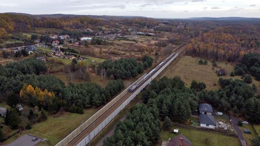 Za rok nowy wiadukt w Młoszowej poprawi bezpieczeństwo na linii Kraków – Katowice