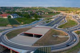 Na S52 Północnej Obwodnicy Krakowa w Zielonkach pękło 20 baniek!