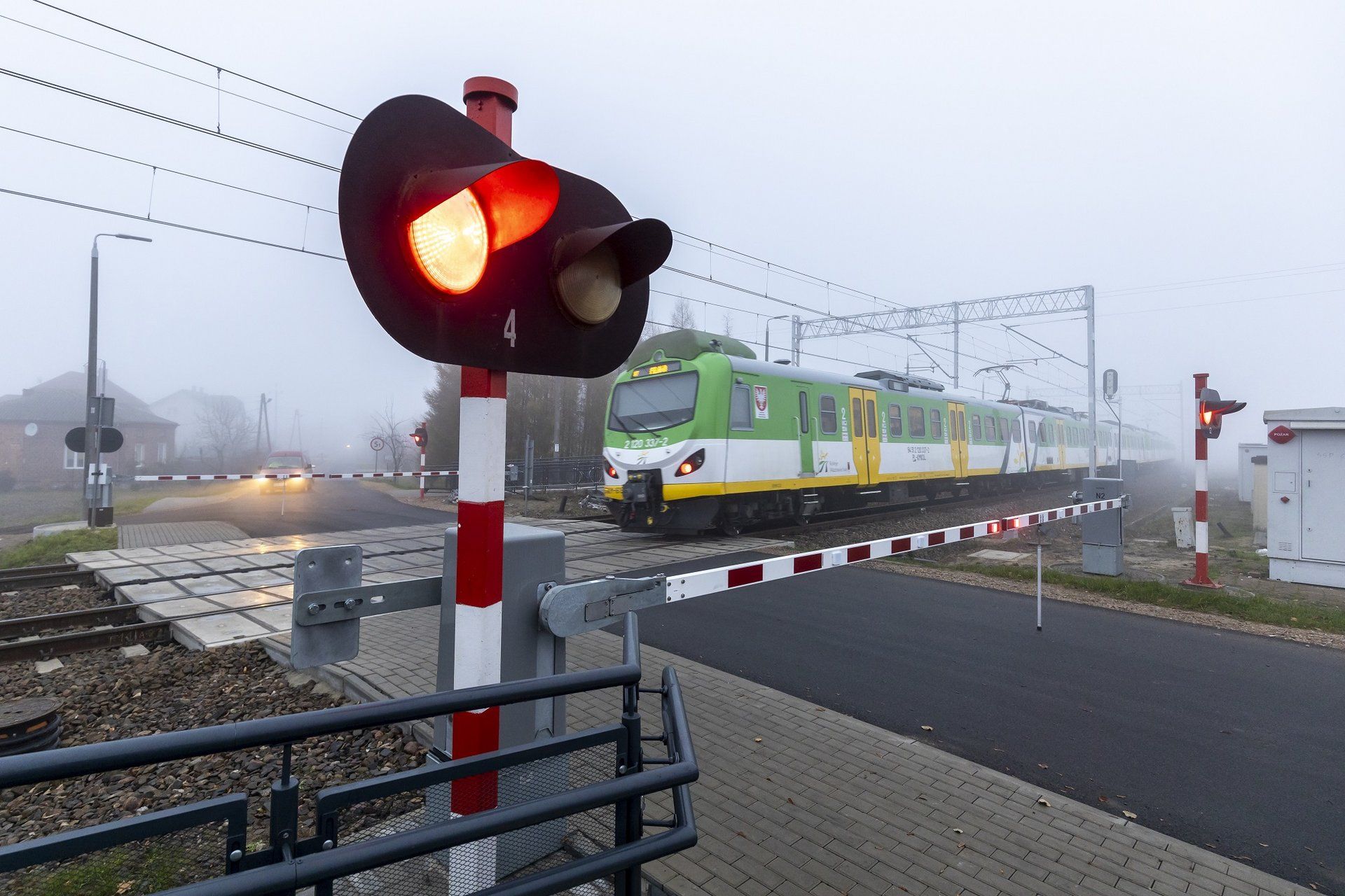 PKP PLK SA zwiększą bezpieczeństwo na ponad 40 przejazdach kolejowo-drogowych