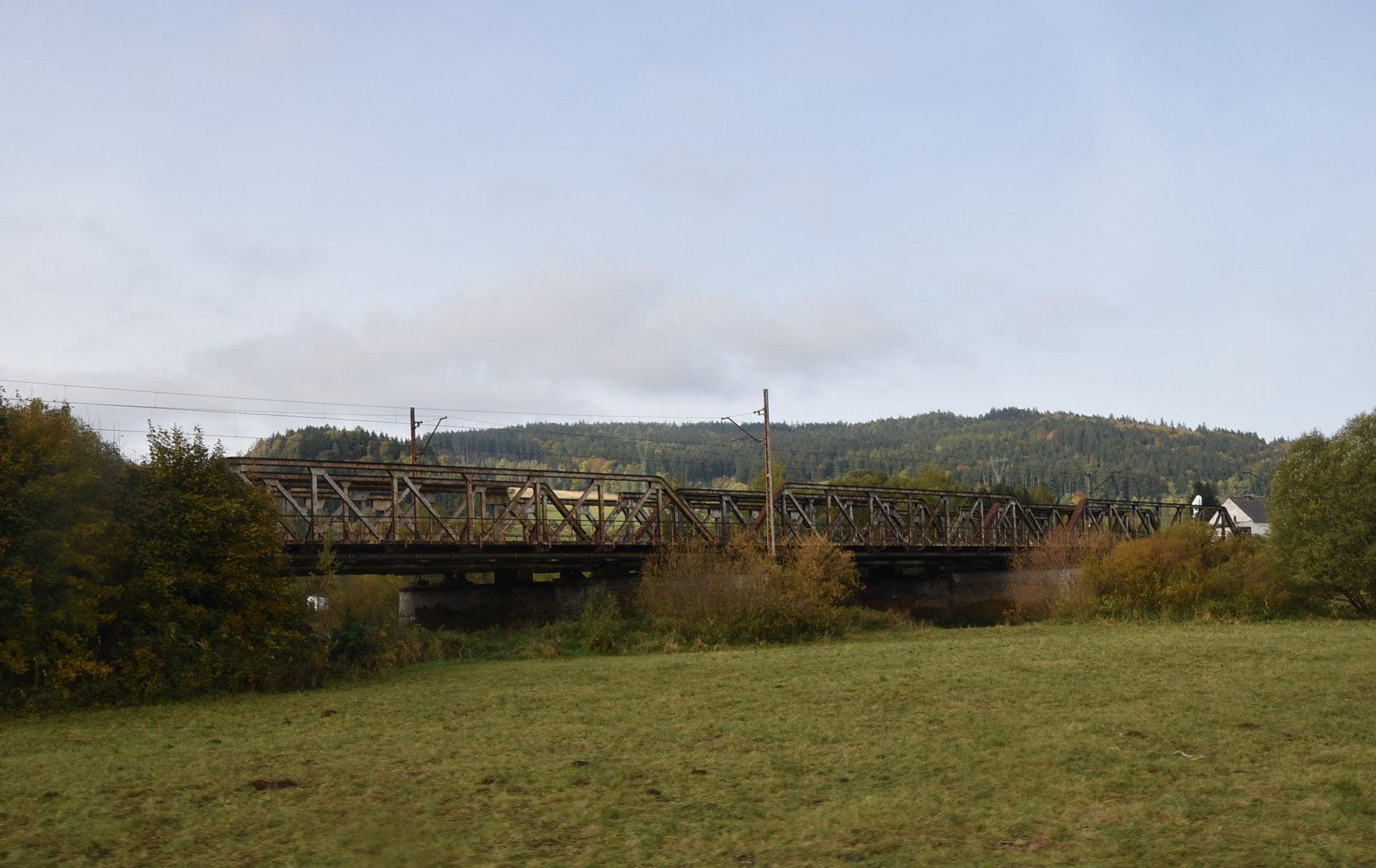 Atrakcyjne połączenia kolejowe z Wrocławia w Karkonosze dzięki odnowionym mostom i wiaduktom