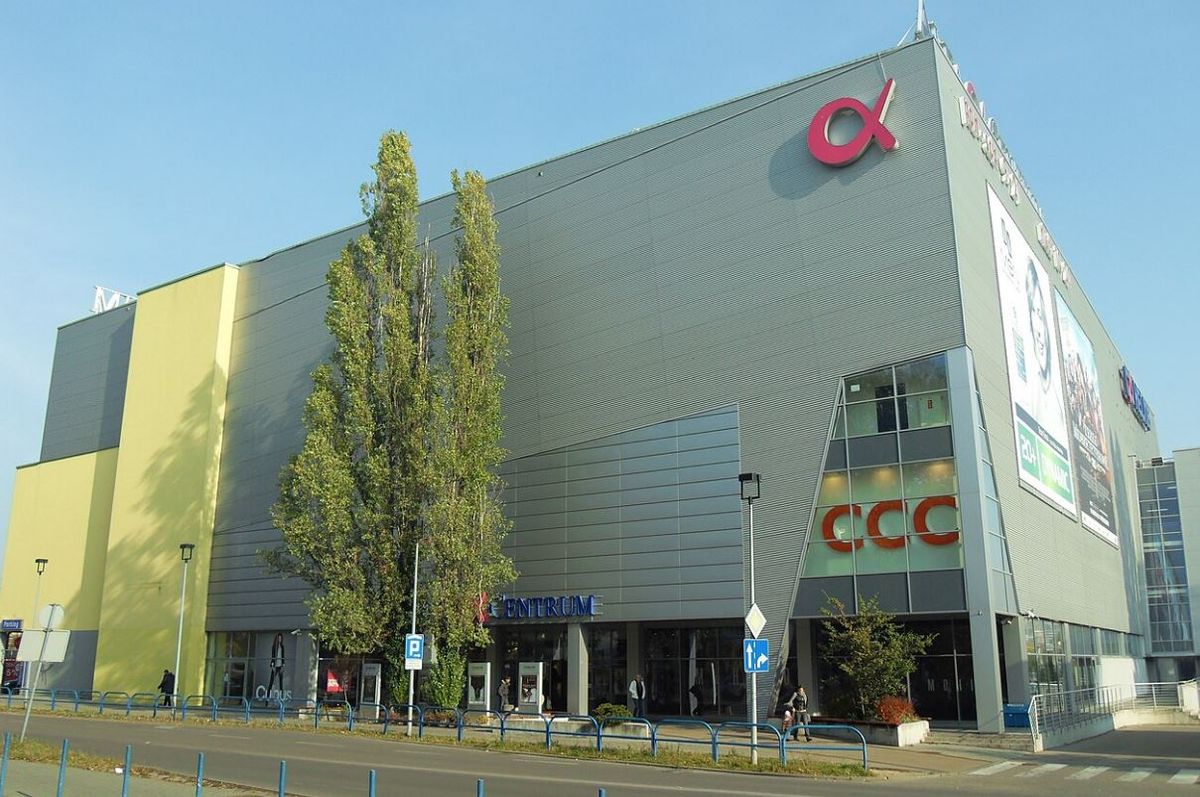 Fot. Artur Andrzej - Licencja CC BY-SA .pl - pl.wikipedia.org/wiki/, / Widok na centrum handlowe od strony ul. Krynickiej