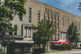 Zabytkowy budynek dawnego kina "Lwów" we Wrocławiu ponownie wystawiony na sprzedaż 