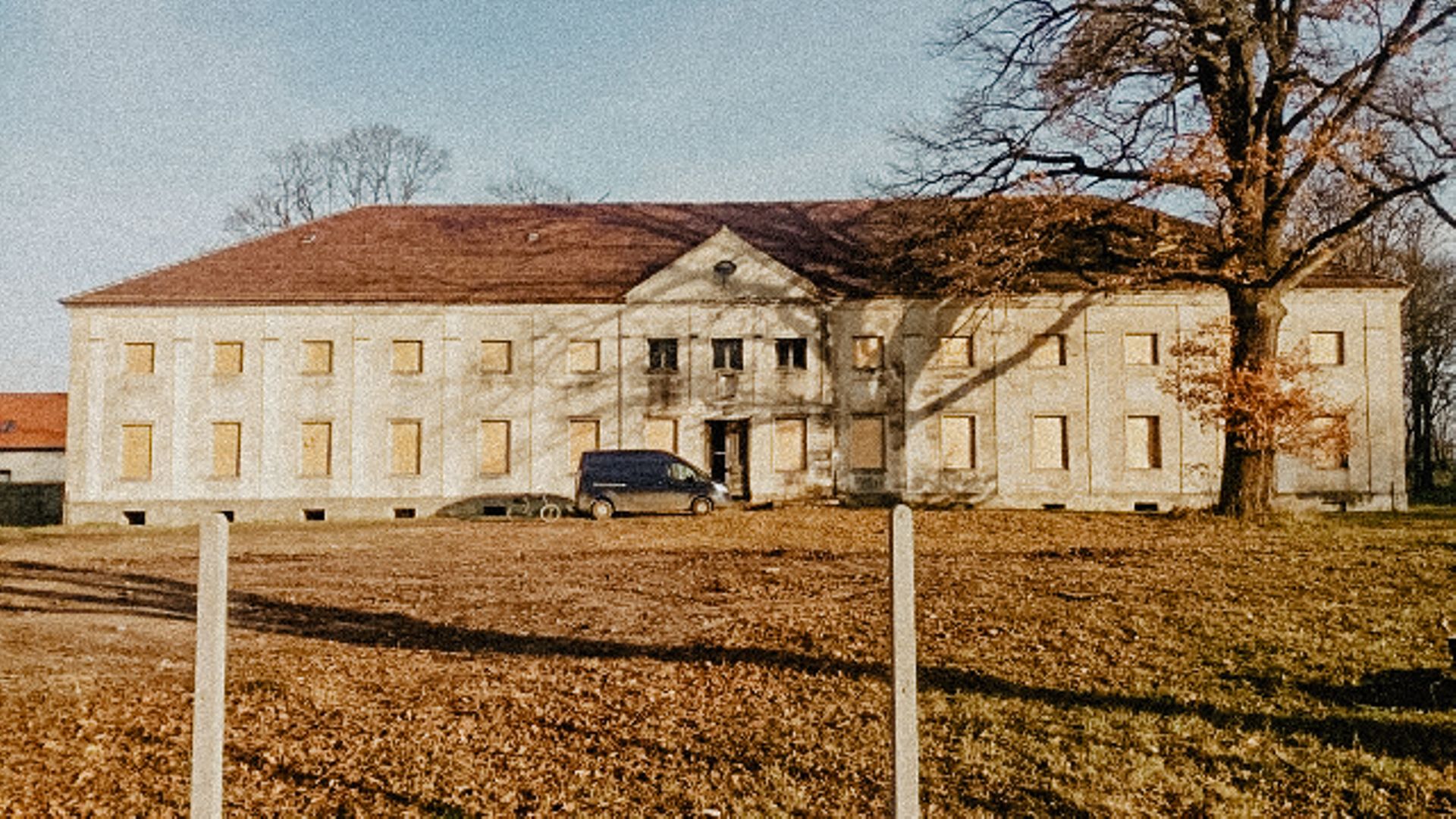 Zabytkowy pałac w Krzywiczynach czeka na nowego inwestora