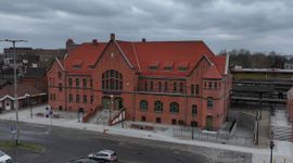 Zabytkowy dworzec Toruń Wschodni otwarty dla podróżnych [FILM]