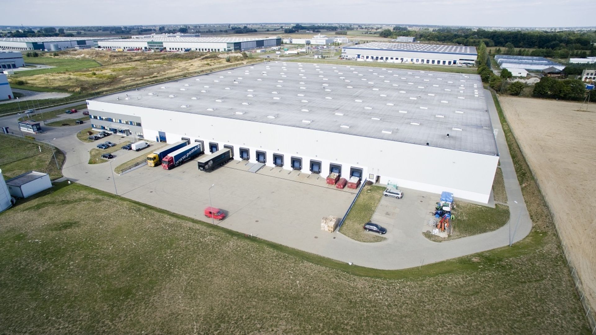  Polska firma transportowo-logistyczna wynajęła magazyn w Błoniach