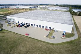 [mazowieckie] Polska firma transportowo-logistyczna wynajęła magazyn w Błoniach