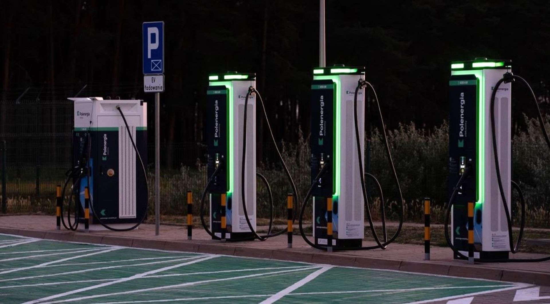Polenergia uruchomiła najszybsze stacje ładowania aut elektrycznych w Polsce