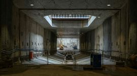 Europarlamentarzyści na dworcu i w tunelu 