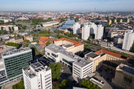 Ciepło z serwerowni WCSS Politechniki Wrocławskiej zasili miejską sieć ciepłowniczą we Wrocławiu