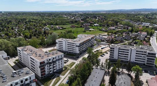 Deweloperzy ograniczają nowe inwestycje, ale gotowych mieszkań przybywa 