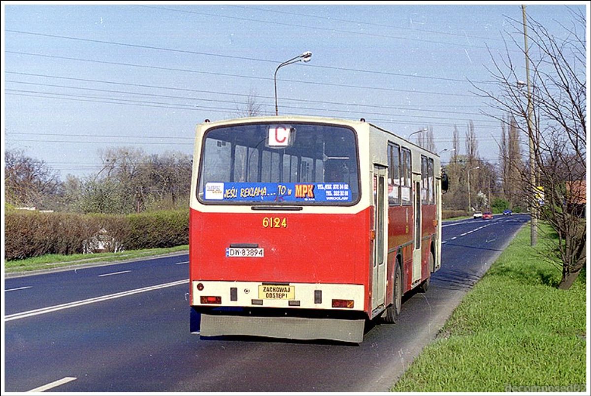 fot. Tomasz Szymczyszyn, Autobus Jelcz M11/L11 na linii C jadący wzdłuż ul. Starogroblowej w 2005 r.