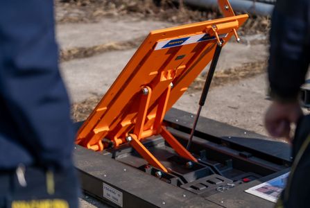 Nowoczesne bariery antyterrorystyczne staną się częścią Traktu Królewskiego w Warszawie