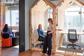 Puste biura w Polsce to mit? Pracownicy wrócili, ale potrzeba zmian, by ich zatrzymać