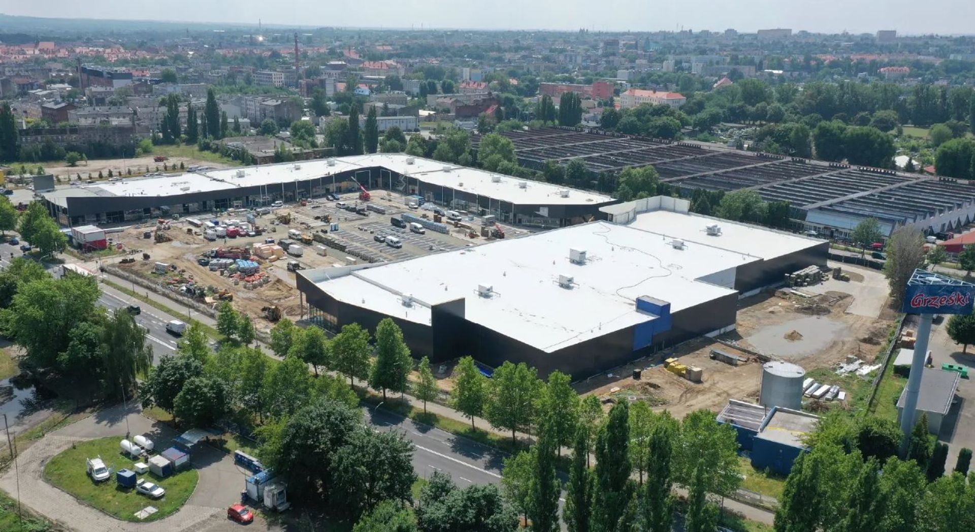 W Kaliszu, w miejscu po TESCO, powstaje nowy park handlowy S1