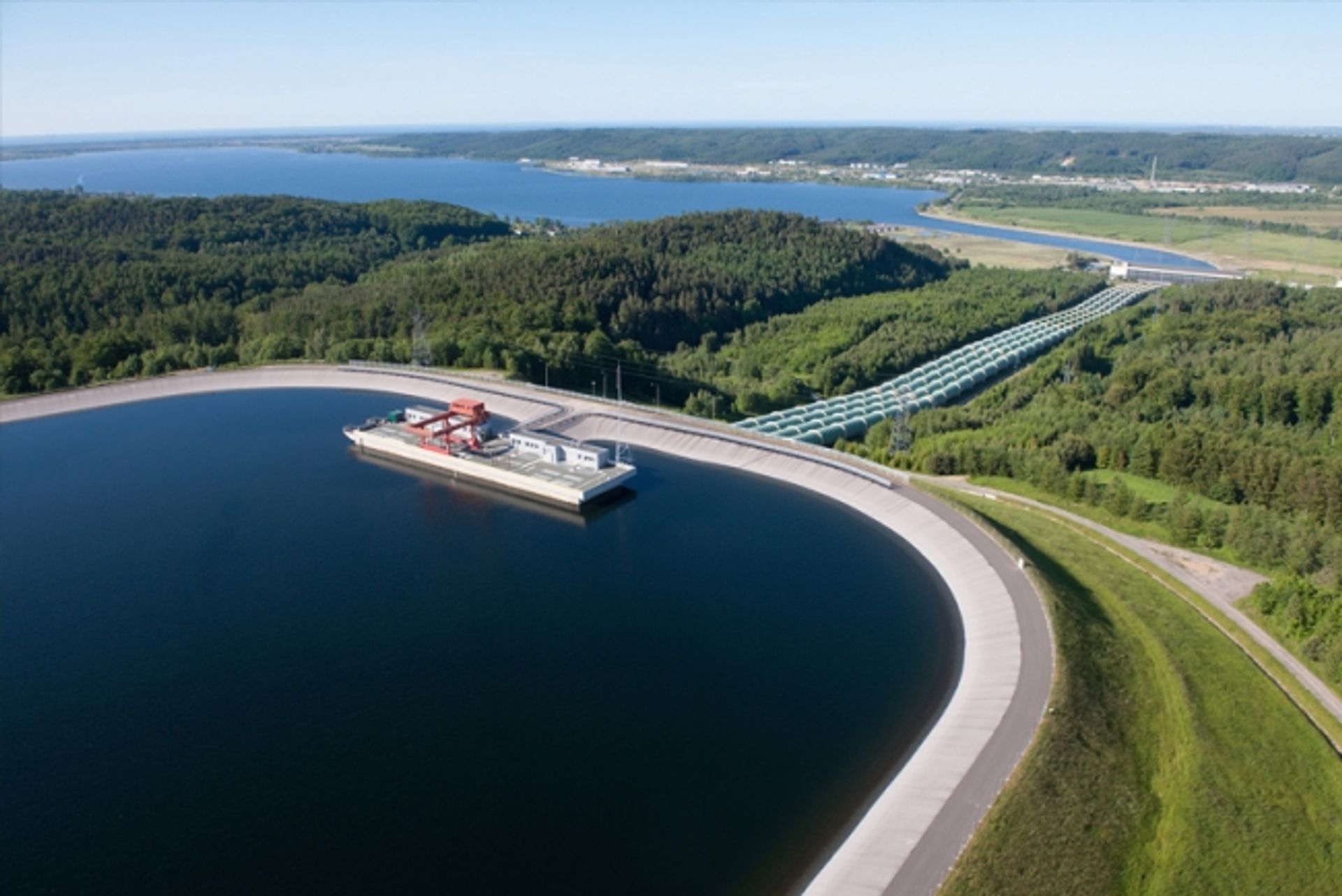 Pomorskie: PGE przyspiesza prace nad budową jednego z największych w Europie bateryjnych magazynów energii 