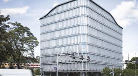 Wrocław: Rozpoczęto montaż szklanej elewacji biurowca SQ Businnes Center