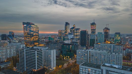 To w Warszawie chcą inwestować. Raport Antal i Cushman & Wakefield – BEAS