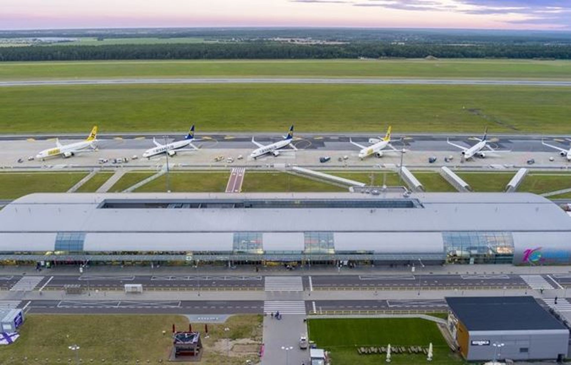 Lotnisko w Modlinie się rozbudowuje
