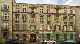 Zabytkowa kamienica w samym centrum Łodzi została wystawiona przez miasto na sprzedaż [ZDJĘCIA]