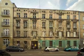 Zabytkowa kamienica w samym centrum Łodzi została wystawiona przez miasto na sprzedaż [ZDJĘCIA]