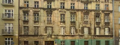 Zabytkowa kamienica w samym centrum Łodzi została wystawiona przez miasto na sprzedaż [ZDJĘCIA]