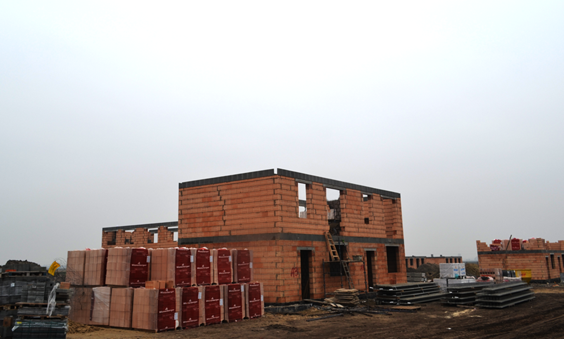  Budowa domów w Zielonych Rabowicach II postępuje