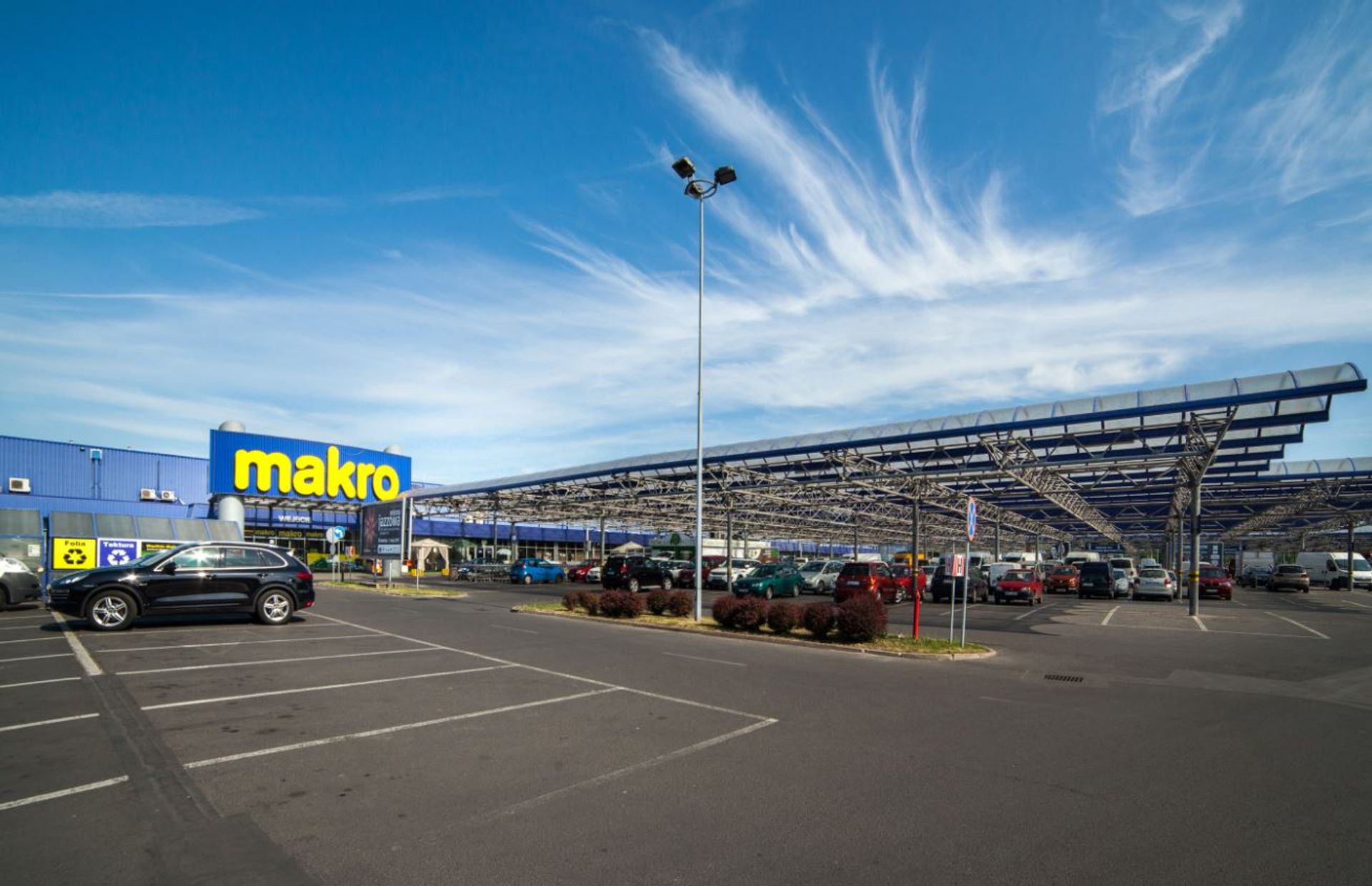 Makro zamyka cztery sklepy w Polsce. 400 osób straci pracę, sieć przechodzi restrukturyzację