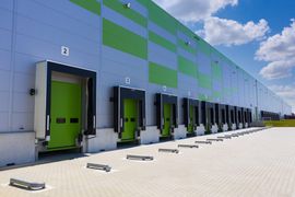 Nowe miejsca pracy. Duży producent mebli inwestuje pod Warszawą