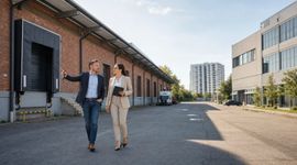 Hala, magazyn, lokal z najemcą. Od czego zależy, ile kapitału da się uwolnić z nieruchomości komercyjnej?