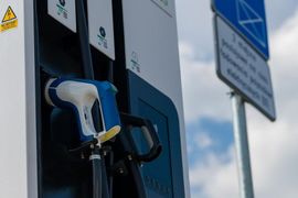 31 MOP-ów dla dwóch operatorów szybkich ładowarek "elektryków"