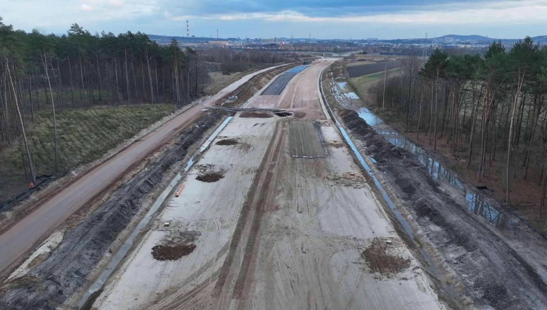 Powstaje odcinek drogi ekspresowej S17 Przełom/Mniów - Kielce 