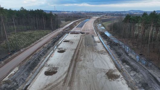 Powstaje odcinek drogi ekspresowej S17 Przełom/Mniów - Kielce [FILM]