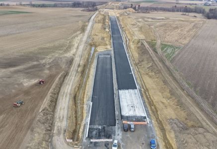 Budowa drogi ekspresowej S8 z Wrocławia do Kłodzka nabiera tempa. Pierwszym odcinkiem pojedziemy już w przyszłym roku [FILMY]