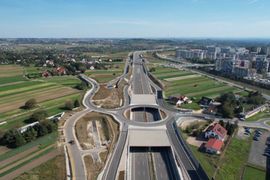 Dobiega końca budowa S52 Północnej Obwodnicy Krakowa. Kiedy ją otworzą? [FILMY]