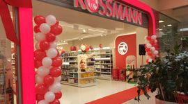 Rossmann kontynuuje ekspansję w Polsce. Otwiera nowe i modernizuje starsze drogerie