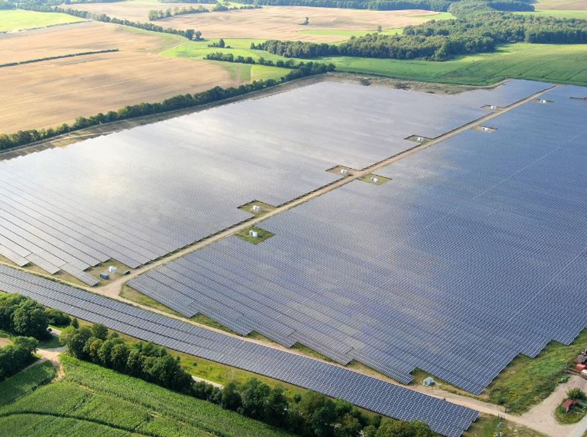 PAD RES pozyskuje 192,5 mln zł na finansowanie na budowę i eksploatację trzech farm fotowoltaicznych w Polsce