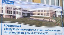 Ruszyła rozbudowa szkoły przy ul. Tynieckiej w Krakowie [FILM]