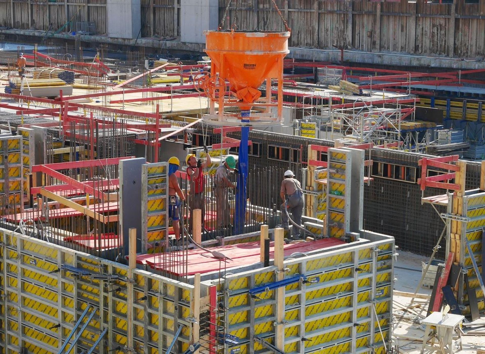 Projekt przepisów o zatrudnianiu cudzoziemców z zastrzeżeniami MRiT i MRiRW