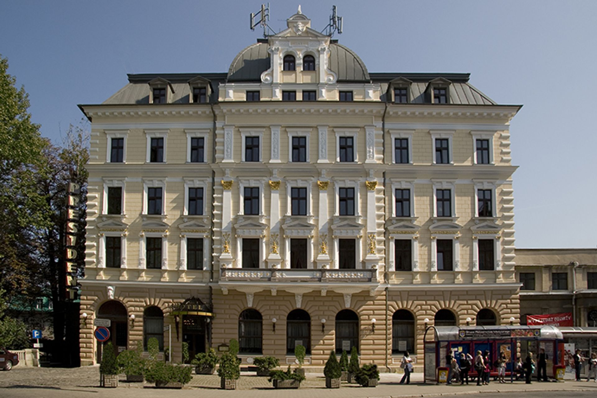 Zabytkowy, nieczynny hotel President w Bielsku-Białej został sprzedany