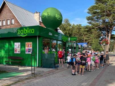 Żabka gotowa na nadejście lata! Sieć uruchomi sklepy sezonowe