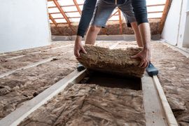 Czym kierować się przy wyborze wełny mineralnej? Grubość, opór cieplny, co jeszcze?