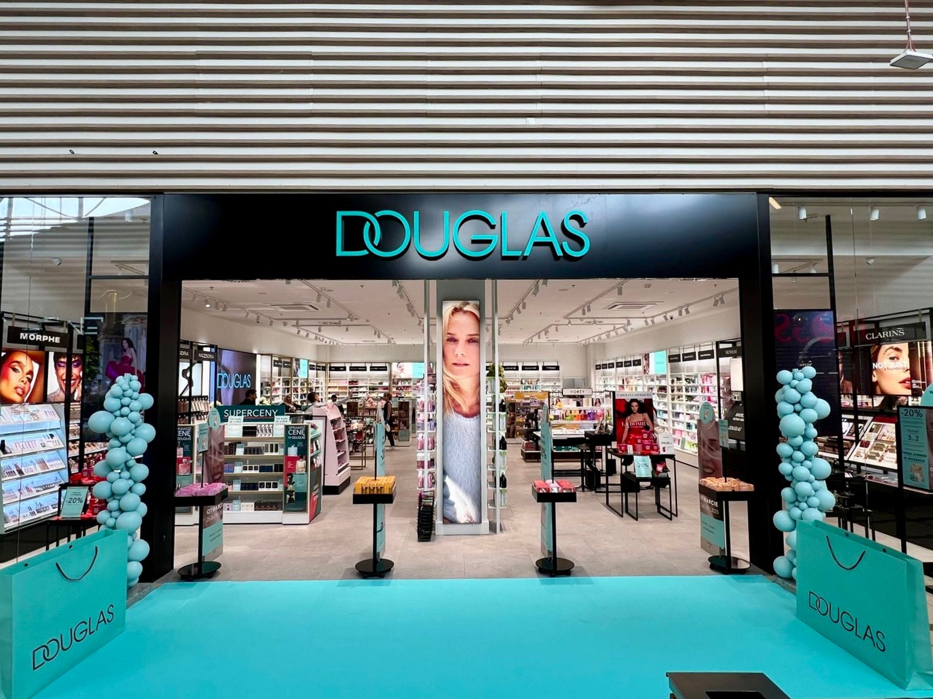Nowe perfumerie, modernizacja istniejących – rozwój Douglas-a w Polsce