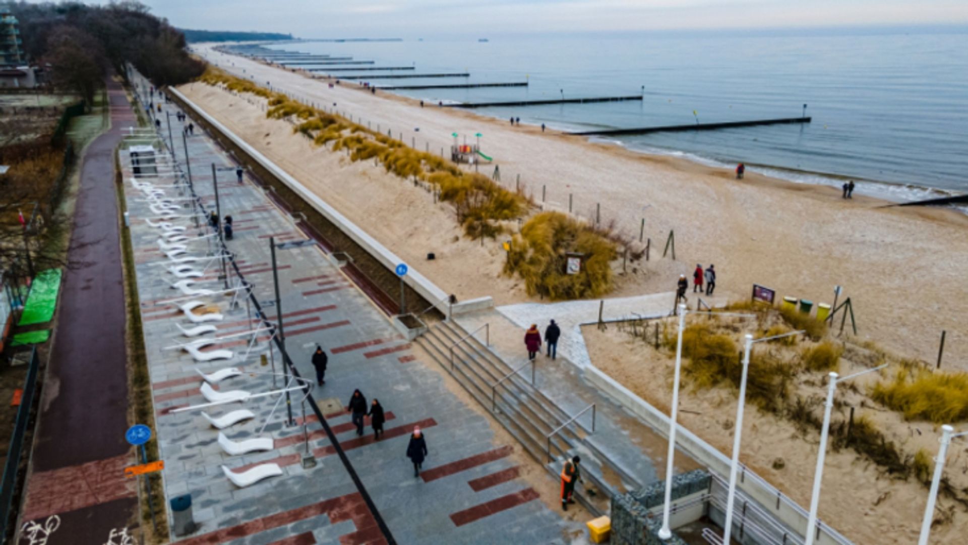 W Kołobrzegu zakończono modernizację najdłuższej nadbałtyckiej promenady w Polsce 