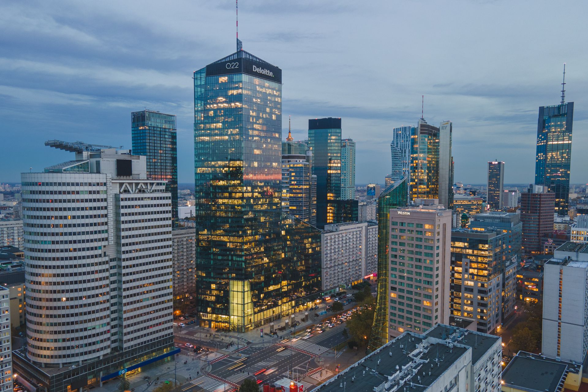 Mniej nowej powierzchni i renegocjacje umów – rynek powierzchni biurowych w Warszawie w III kwartale 2023 roku
