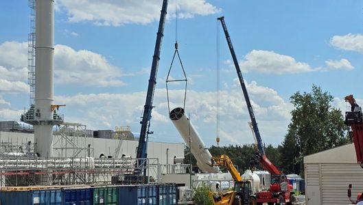 Na terenie Elektrociepłowni Bydgoszcz II zostały zamontowane trzy niskoemisyjne kominy