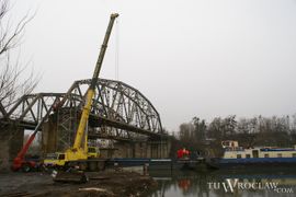 [Wrocław] Modernizacja mostu kolejowego na Osobowicach: zdejmują 200-tonowe przęsło