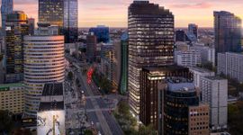 Na budowie Upper One zawisły wiechy. Inwestycja wchodzi w kolejną fazę [FILMY+ZDJĘCIA+WIZUALIZACJE]