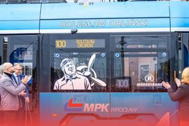Pilot genialny, człowiek niezwykły. Kolejny tramwaj MPK Wrocław ma swojego patrona [ZDJĘCIA]