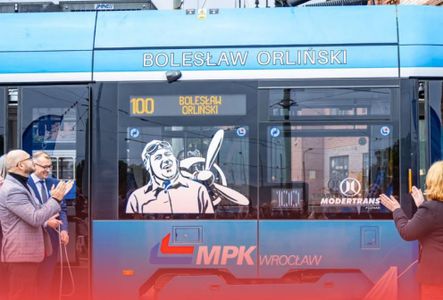 Pilot genialny, człowiek niezwykły. Kolejny tramwaj MPK Wrocław ma swojego patrona [ZDJĘCIA]